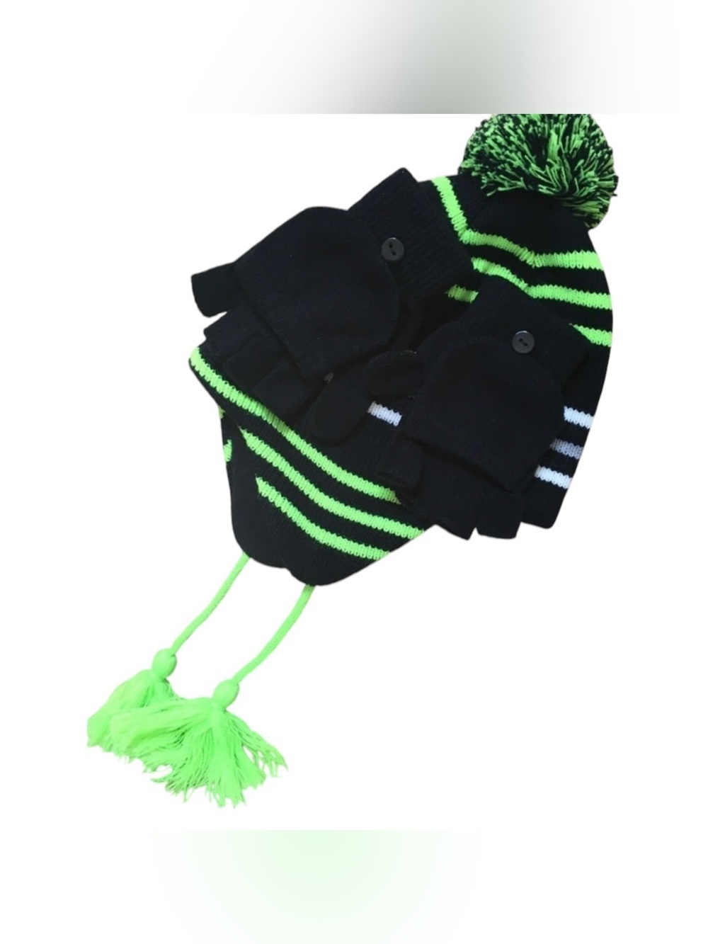 Knit Pom Pom Hat w globes , waterproof, no tag never use